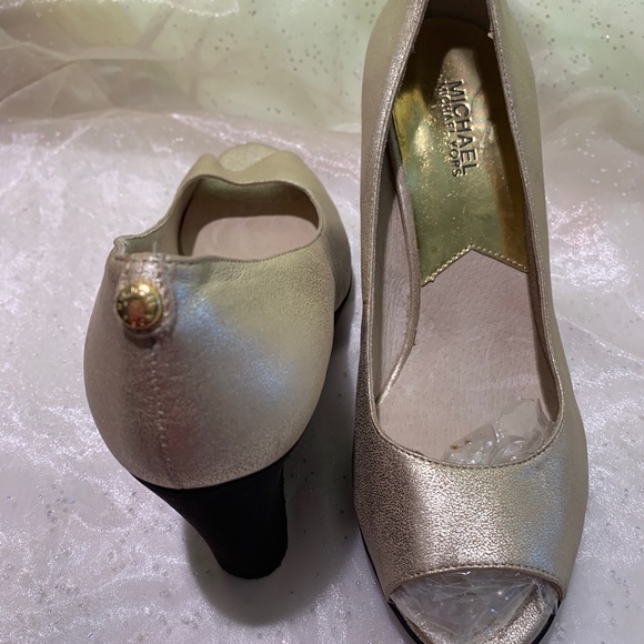 Michael Michael Kors wedge heels. - Picture 3 of 3